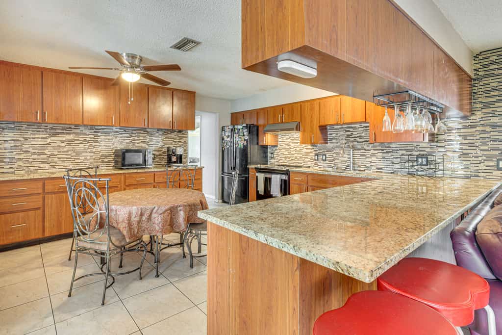 Theme Park Base! Suburban Home 14 Mi to Universal