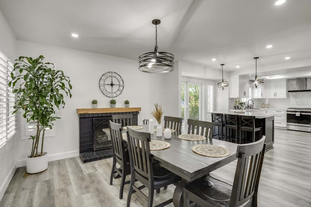Spacious Patio + Modern Interior: Corona Escape!