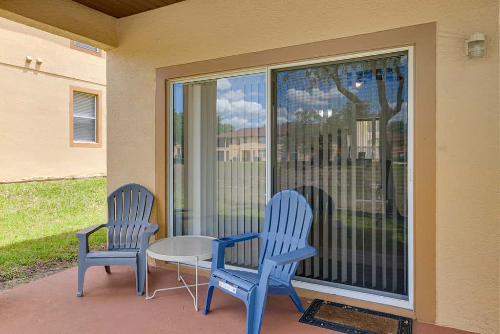 Pet-Friendly Davenport Townhome: 9 Mi to Disney!