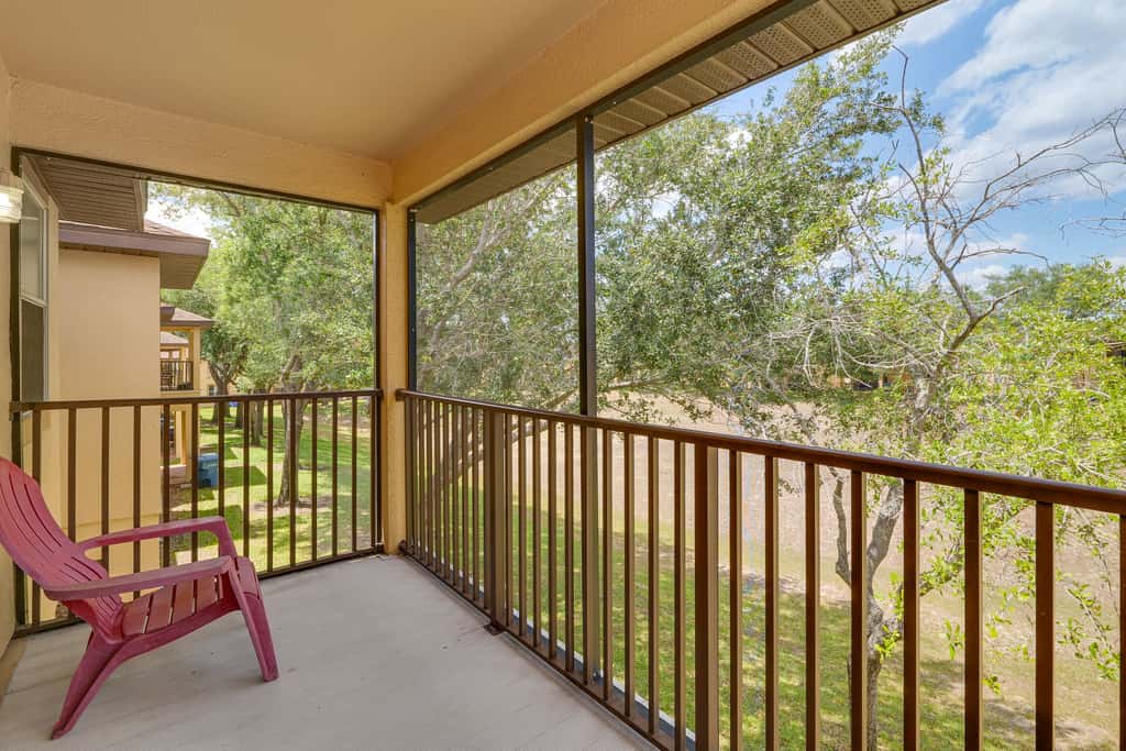 Pet-Friendly Davenport Townhome: 9 Mi to Disney!