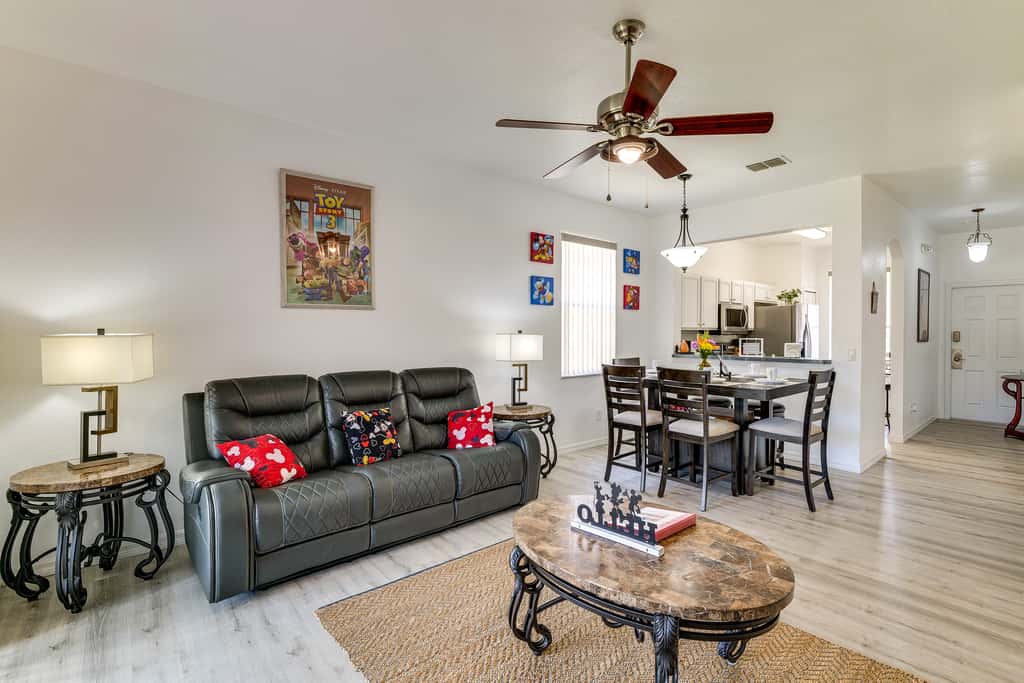 Pet-Friendly Davenport Townhome: 9 Mi to Disney!