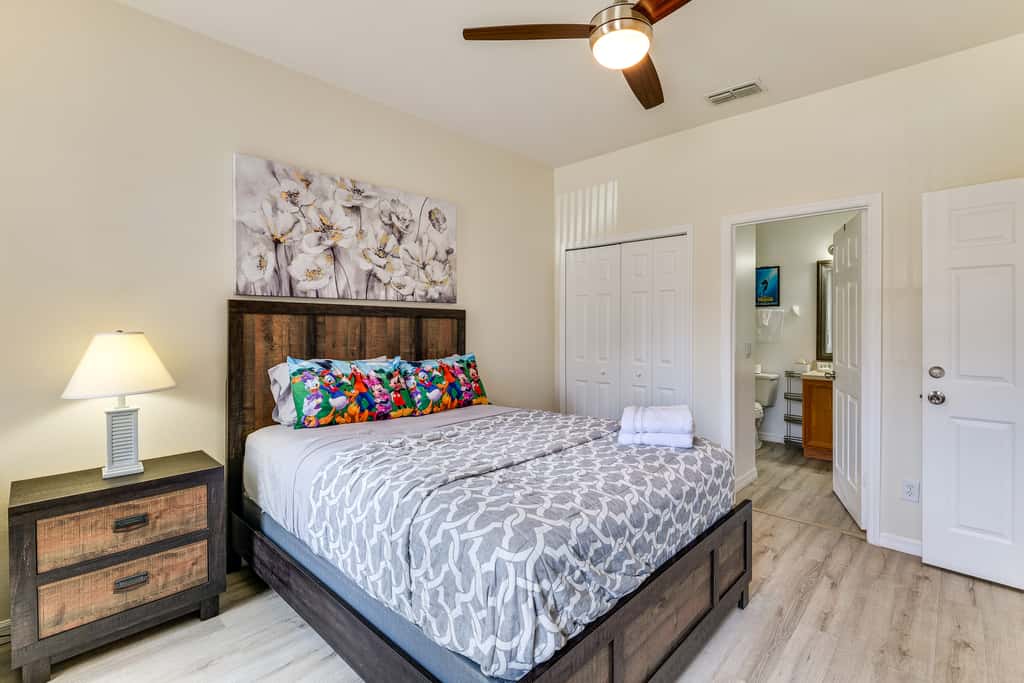 Pet-Friendly Davenport Townhome: 9 Mi to Disney!