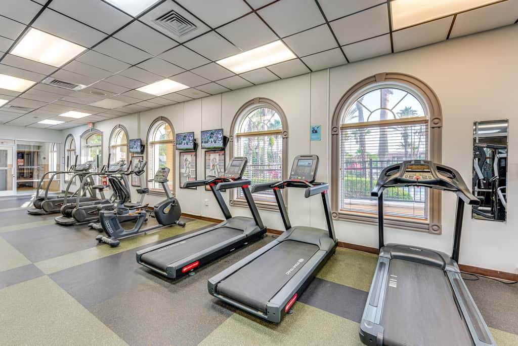 Pet-Friendly Davenport Townhome: 9 Mi to Disney!