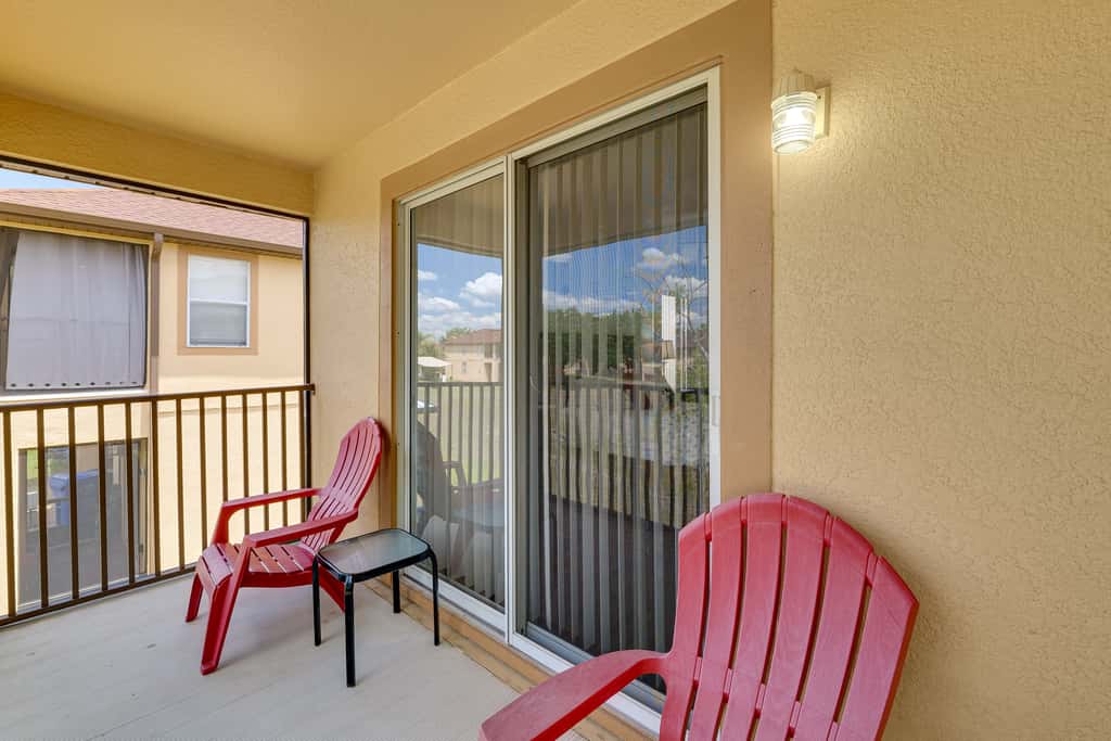 Pet-Friendly Davenport Townhome: 9 Mi to Disney!