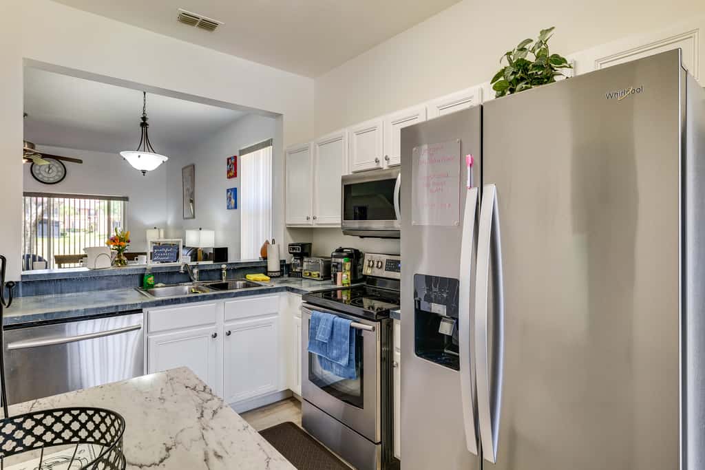 Pet-Friendly Davenport Townhome: 9 Mi to Disney!