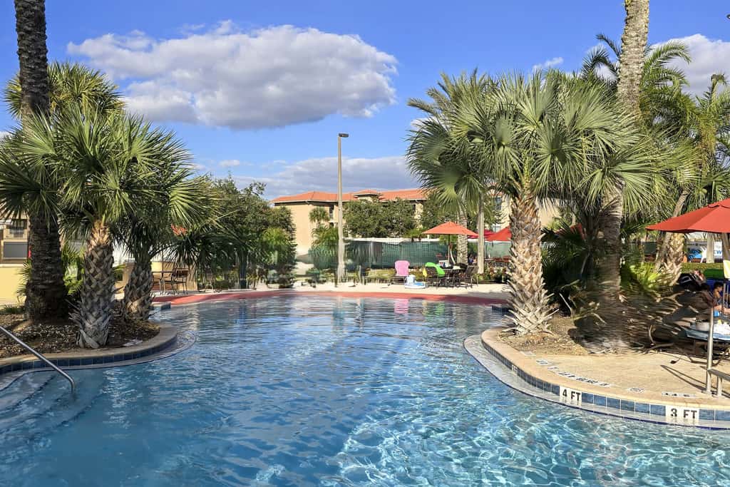 Pet-Friendly Davenport Townhome: 9 Mi to Disney!