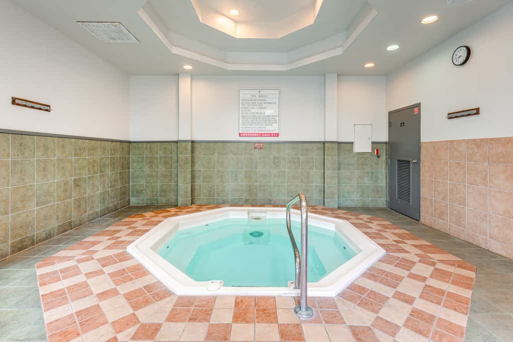 Pet-Friendly Davenport Townhome: 9 Mi to Disney!