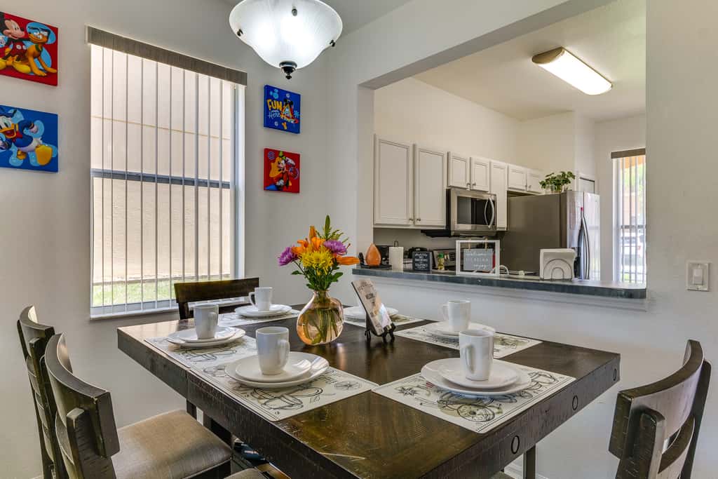 Pet-Friendly Davenport Townhome: 9 Mi to Disney!