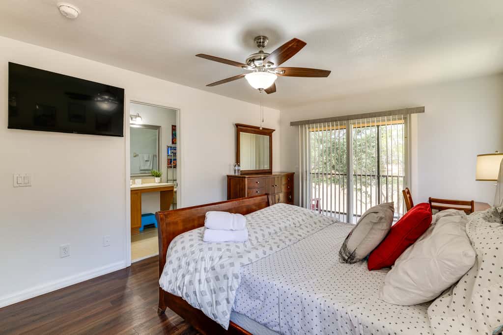 Pet-Friendly Davenport Townhome: 9 Mi to Disney!