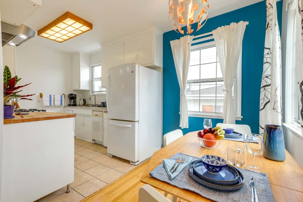 Spacious Furnished 1BR; Garage Parking; Garden