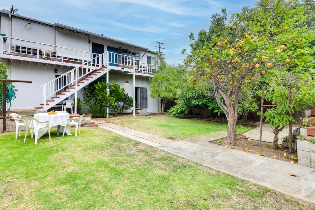 Spacious Furnished 1BR; Garage Parking; Garden