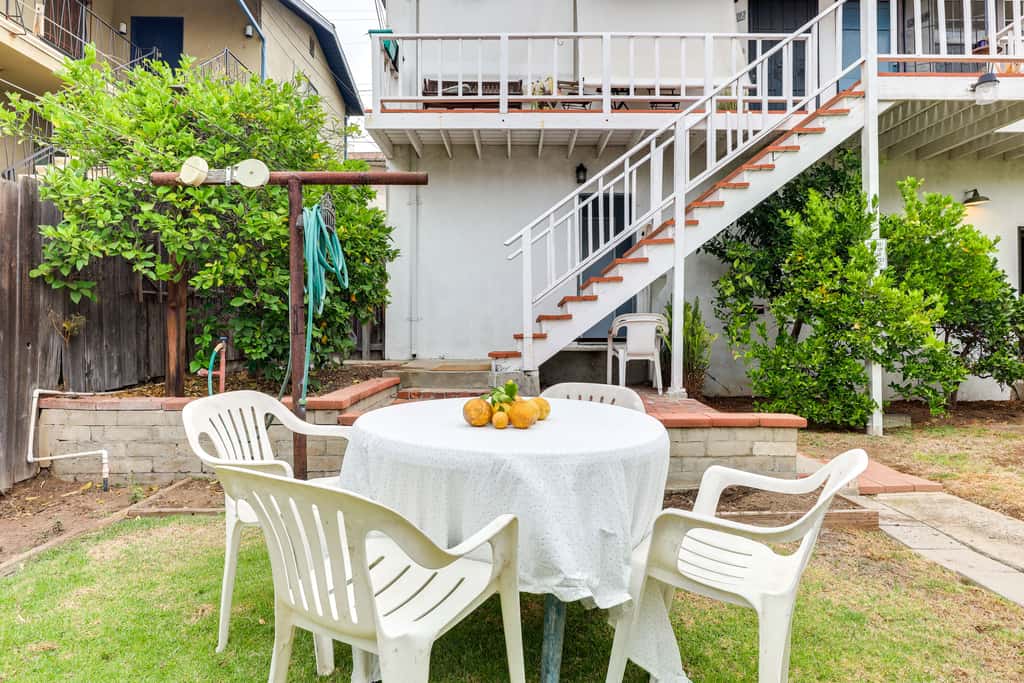 Spacious Furnished 1BR; Garage Parking; Garden