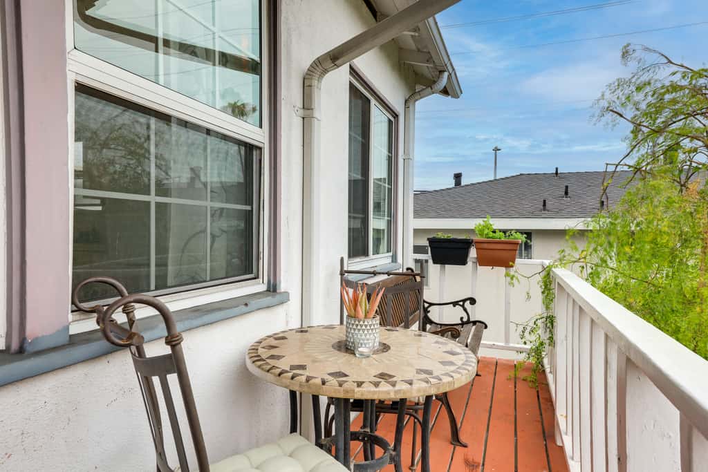 Spacious Furnished 1BR; Garage Parking; Garden