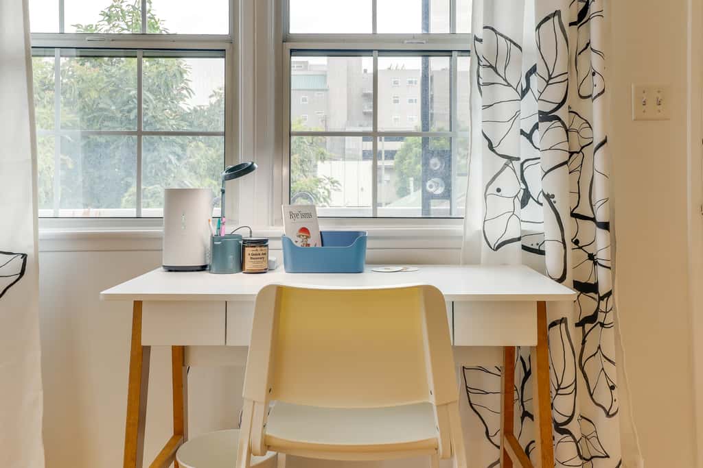 Spacious Furnished 1BR; Garage Parking; Garden