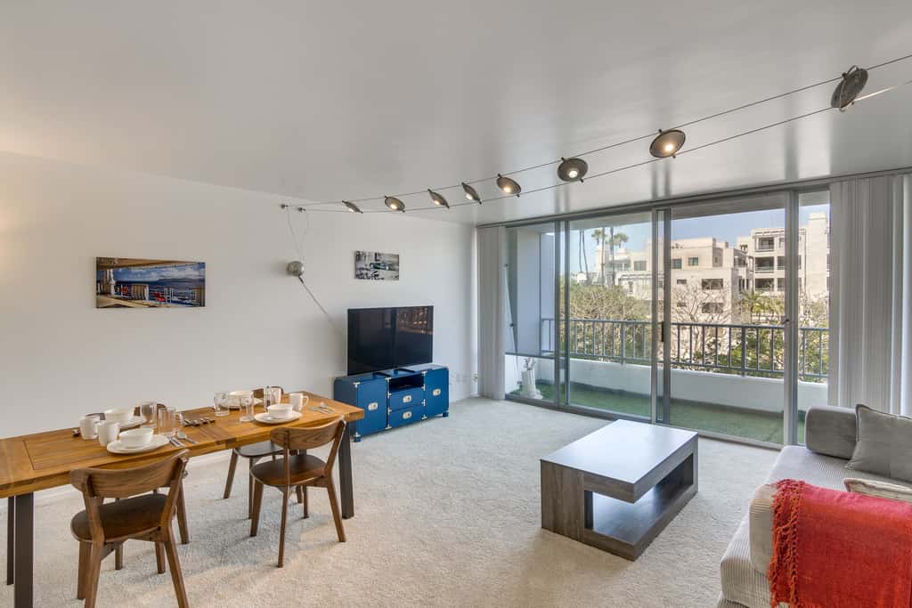 Walk to Beach & Boardwalk! Condo in Santa Monica