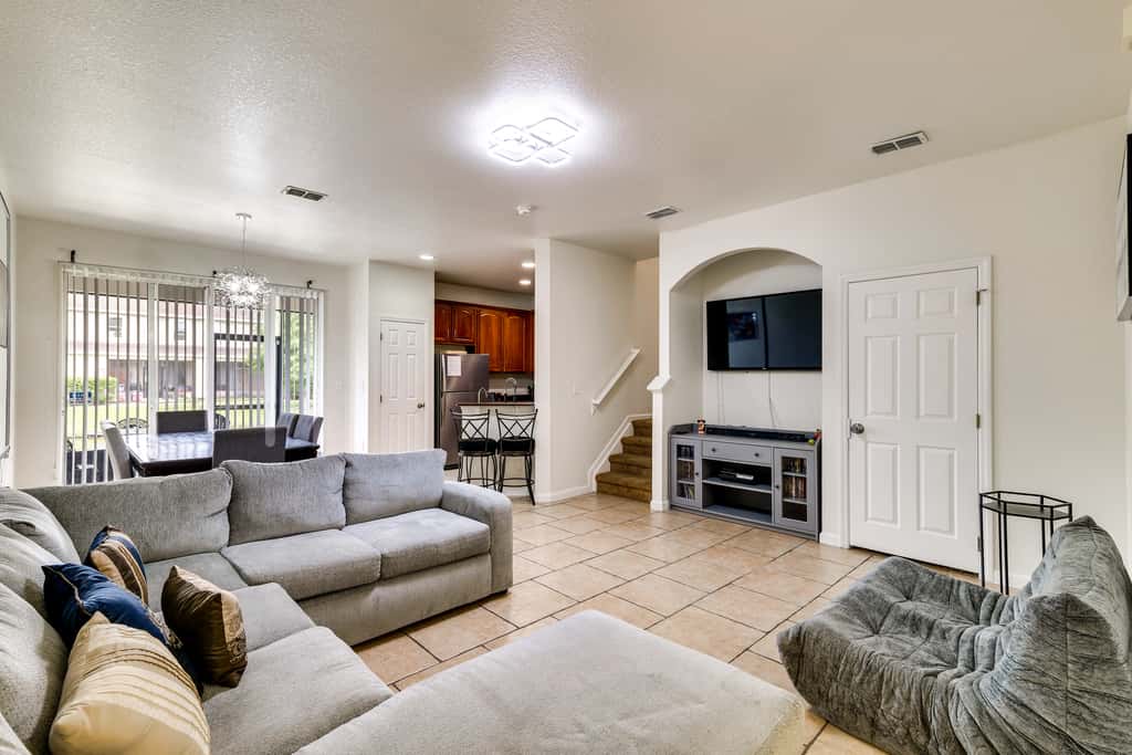 Pool, Hot Tub & Theatre Access: Kissimmee Gem