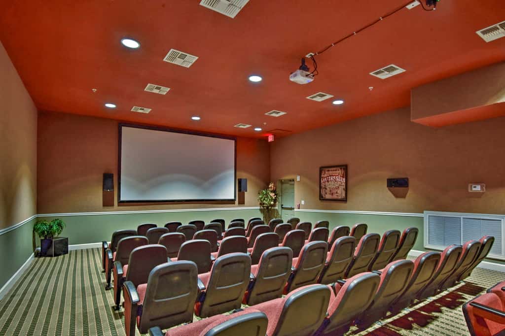 Pool, Hot Tub & Theatre Access: Kissimmee Gem