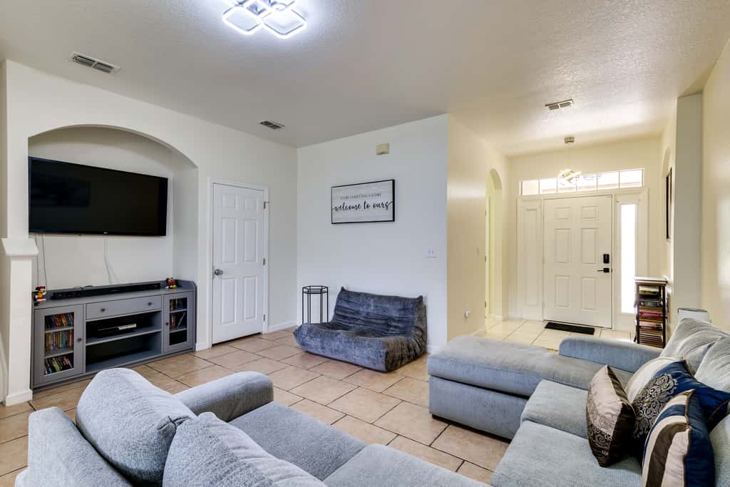 Pool, Hot Tub & Theatre Access: Kissimmee Gem