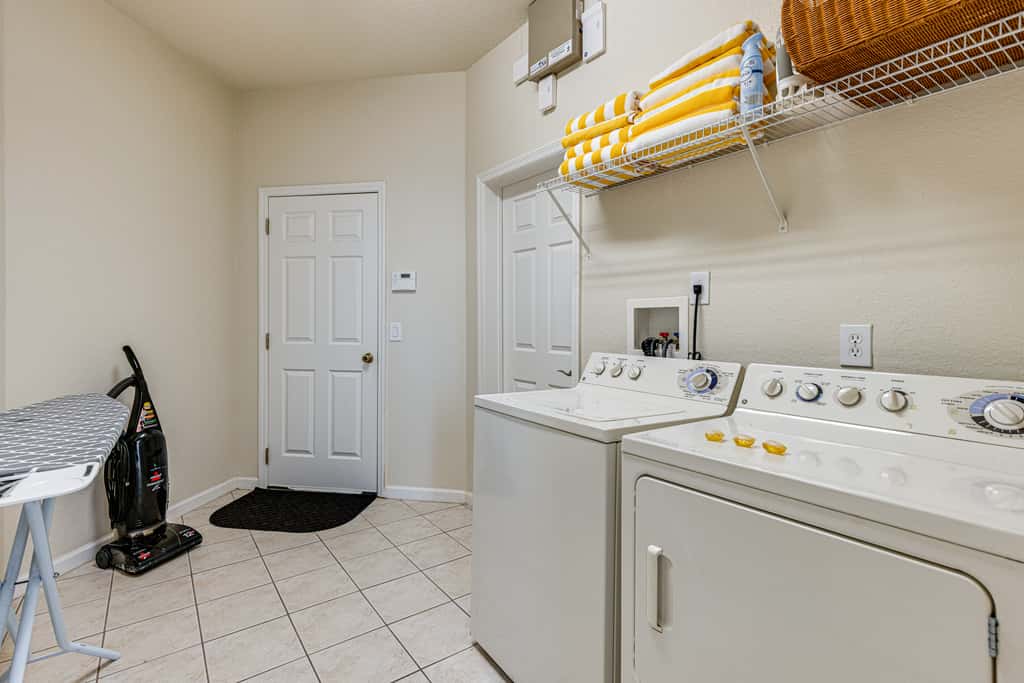 Resort Retreat w/ Outdoor Oasis: 13 Mi to Disney!