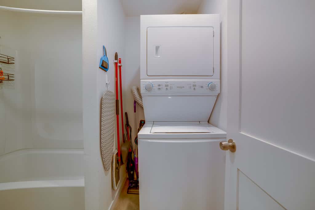 Nurse-Ready Rental 10 Mi to Dtwn Riverside!