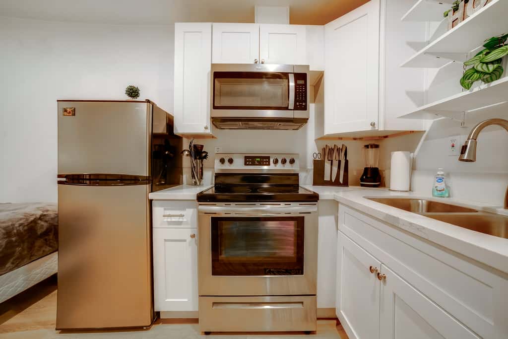 Nurse-Ready Rental 10 Mi to Dtwn Riverside!