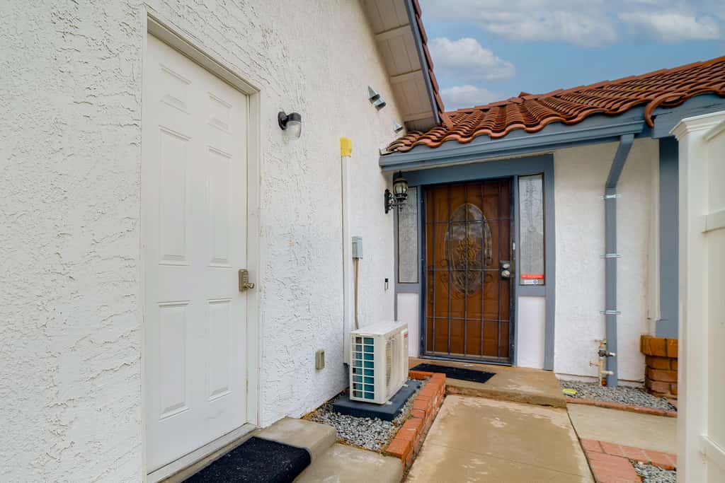 Nurse-Ready Rental 10 Mi to Dtwn Riverside!