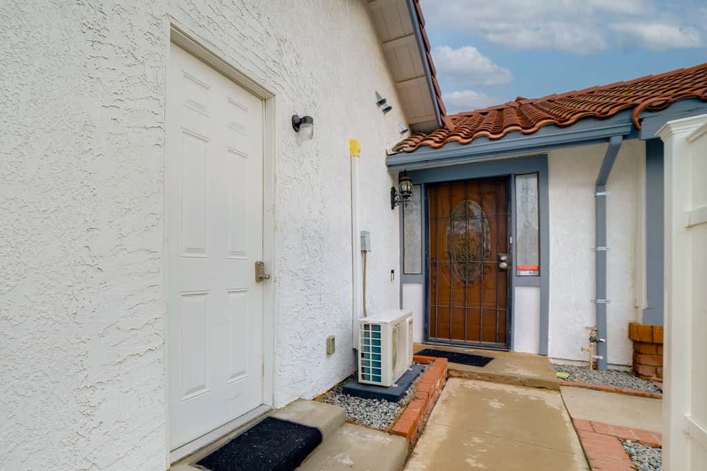 Nurse-Ready Rental 10 Mi to Dtwn Riverside!