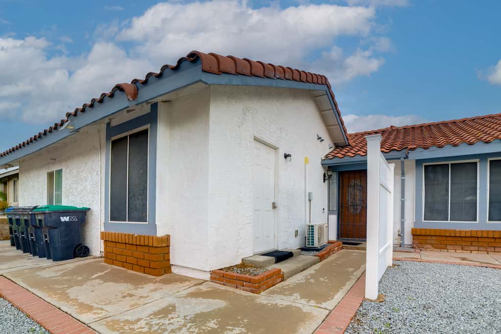 Nurse-Ready Rental 10 Mi to Dtwn Riverside!