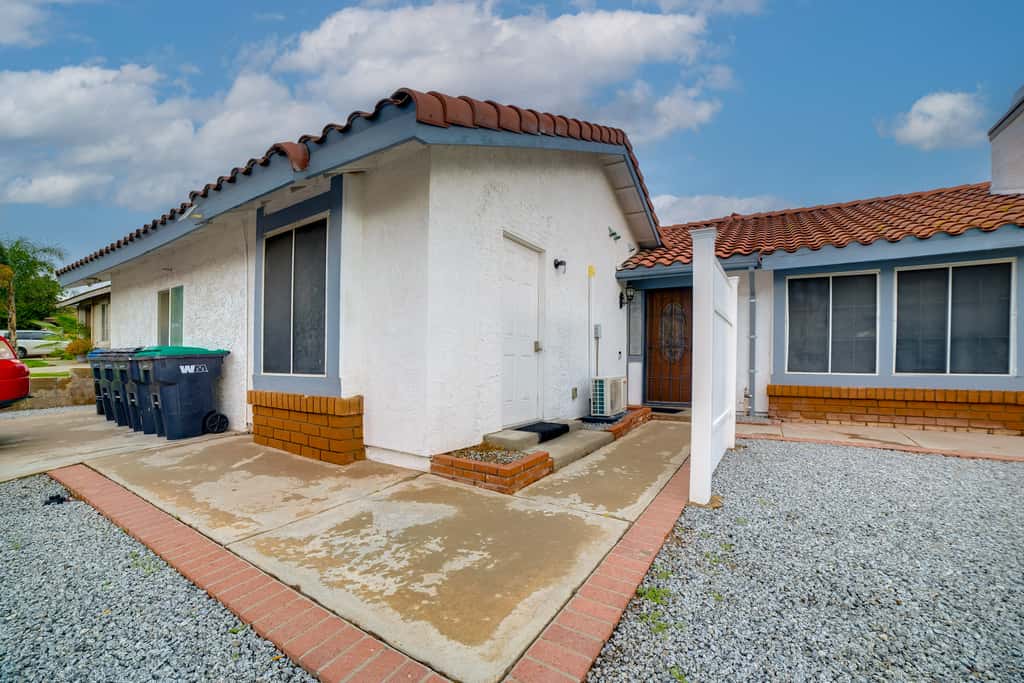 Nurse-Ready Rental 10 Mi to Dtwn Riverside!