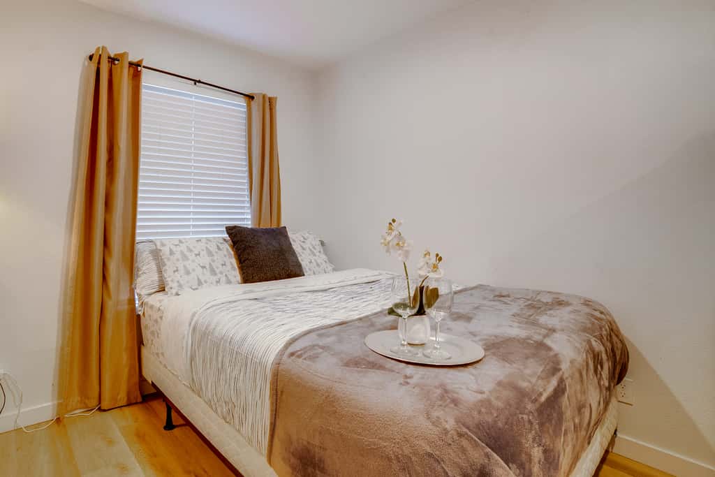 Nurse-Ready Rental 10 Mi to Dtwn Riverside!