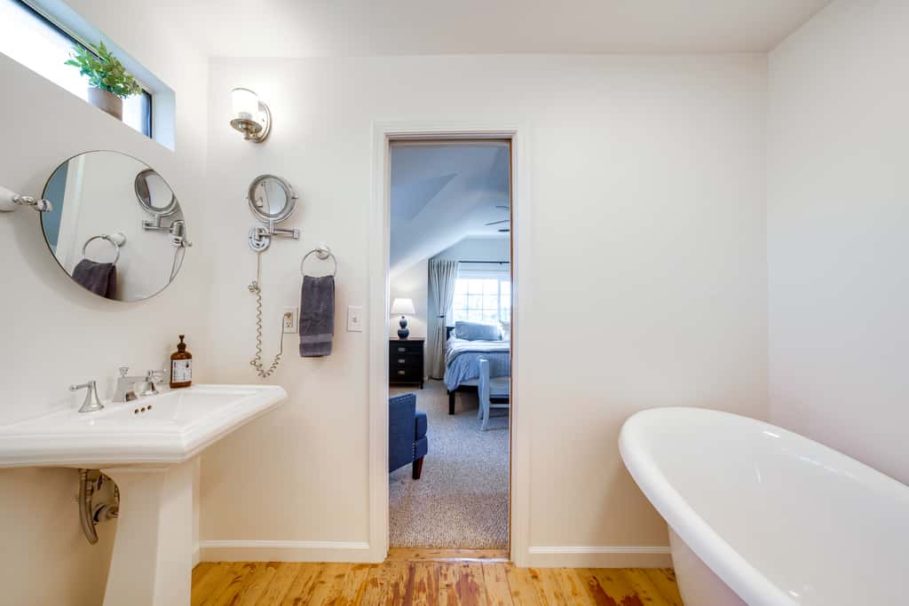 Spacious Riverside Farmhouse, Perfectly Located