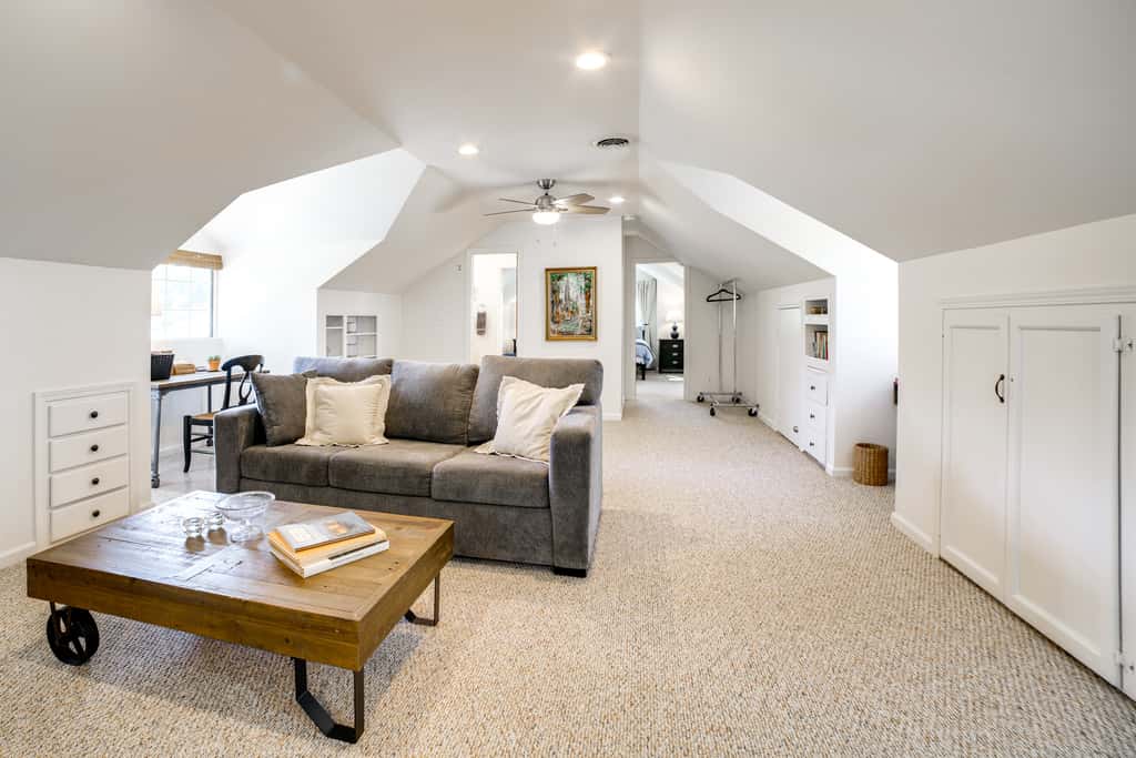 Spacious Riverside Farmhouse, Perfectly Located