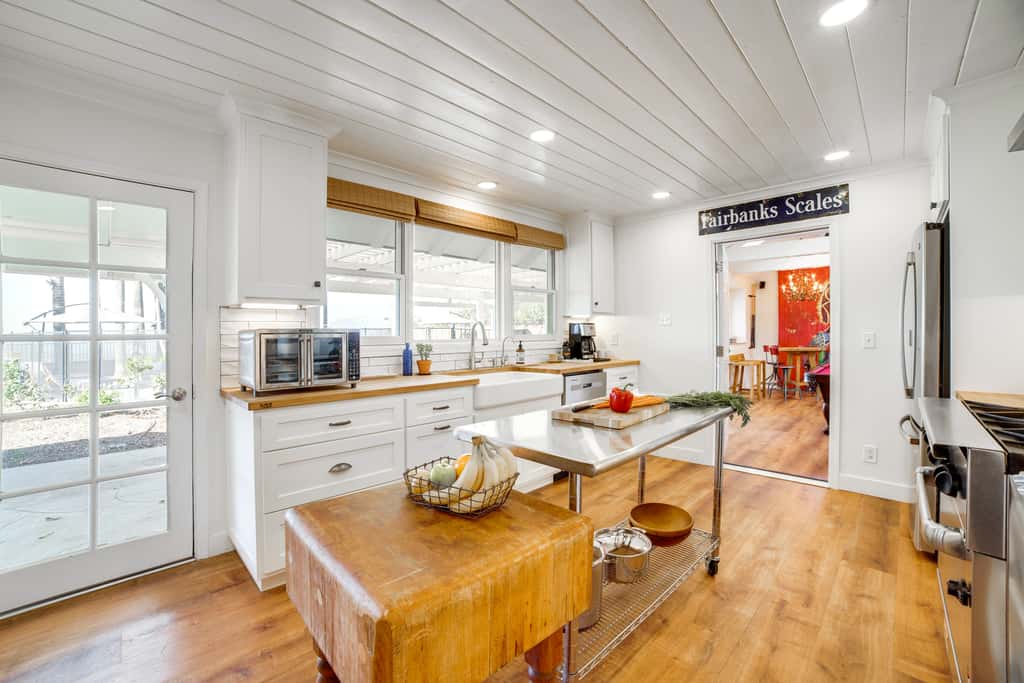 Spacious Riverside Farmhouse, Perfectly Located