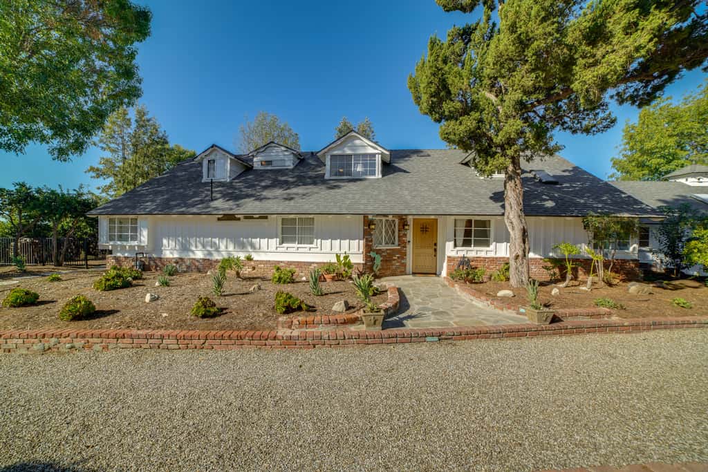 Spacious Riverside Farmhouse, Perfectly Located