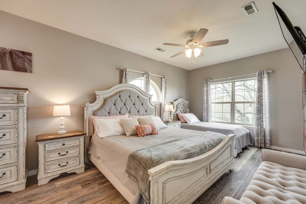 Relax Poolside! Golfer’s Oasis in Branson West