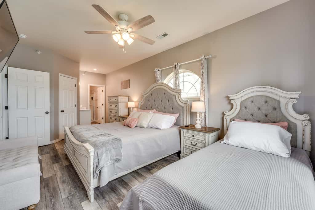 Relax Poolside! Golfer’s Oasis in Branson West