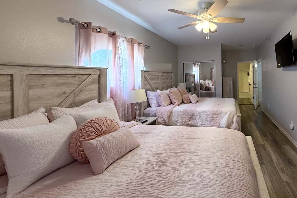 Relax Poolside! Golfer’s Oasis in Branson West
