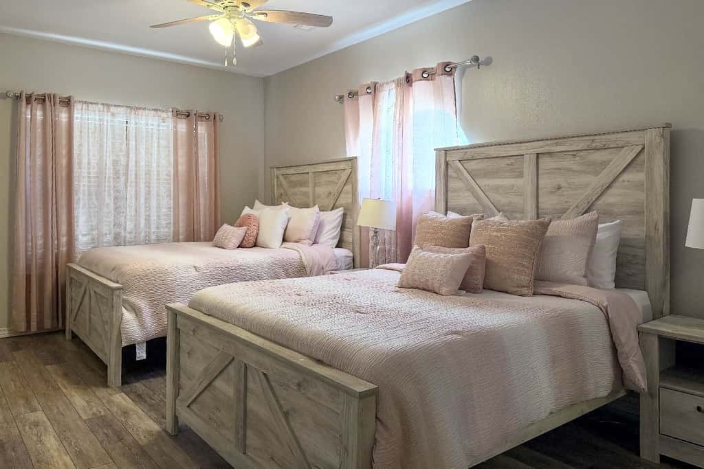 Relax Poolside! Golfer’s Oasis in Branson West