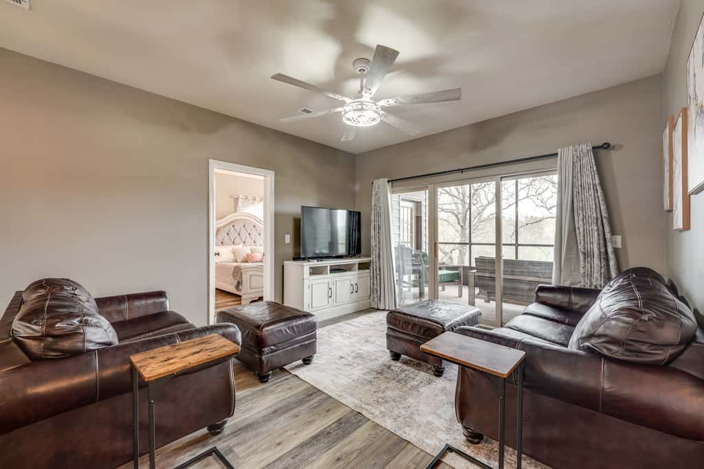 Relax Poolside! Golfer’s Oasis in Branson West