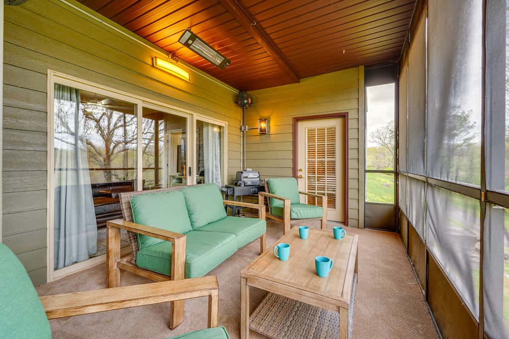 Relax Poolside! Golfer’s Oasis in Branson West