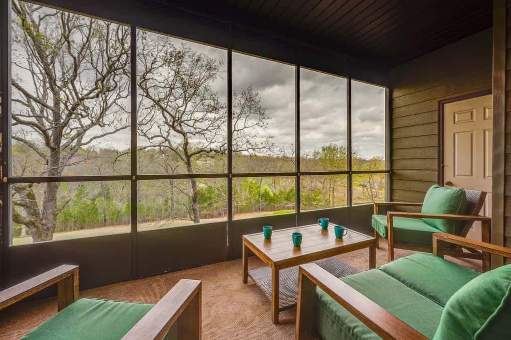 Relax Poolside! Golfer’s Oasis in Branson West