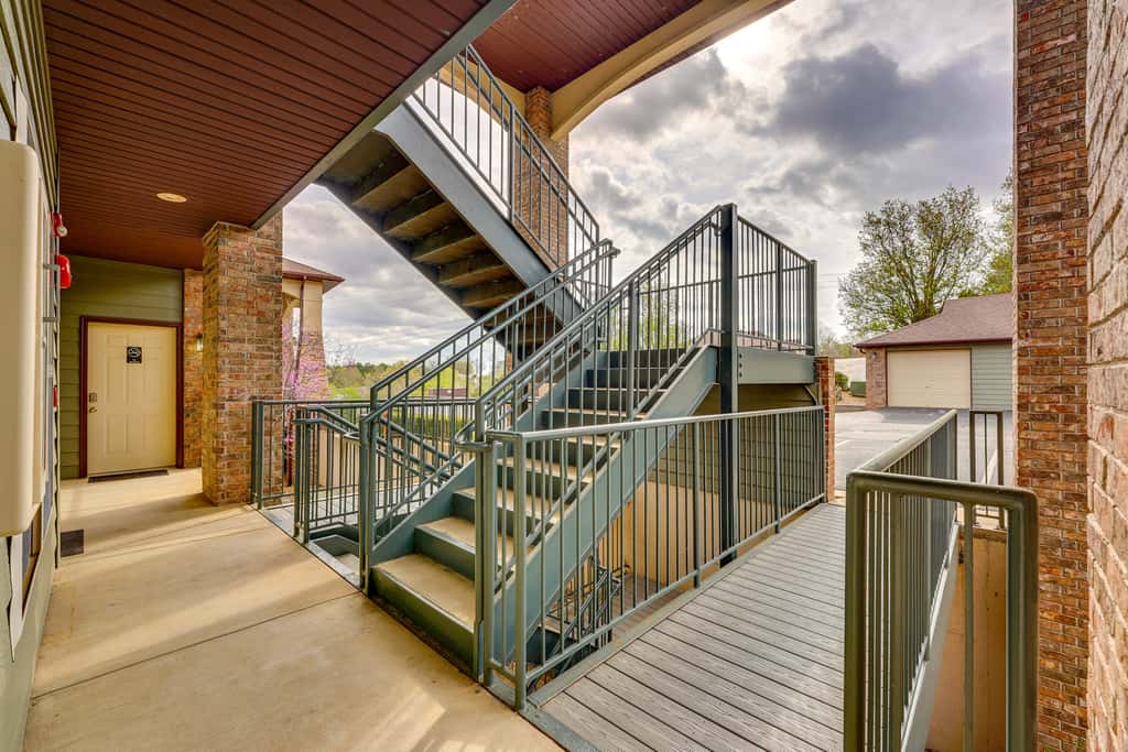 Relax Poolside! Golfer’s Oasis in Branson West