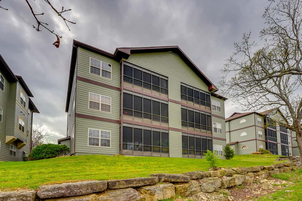 Relax Poolside! Golfer’s Oasis in Branson West