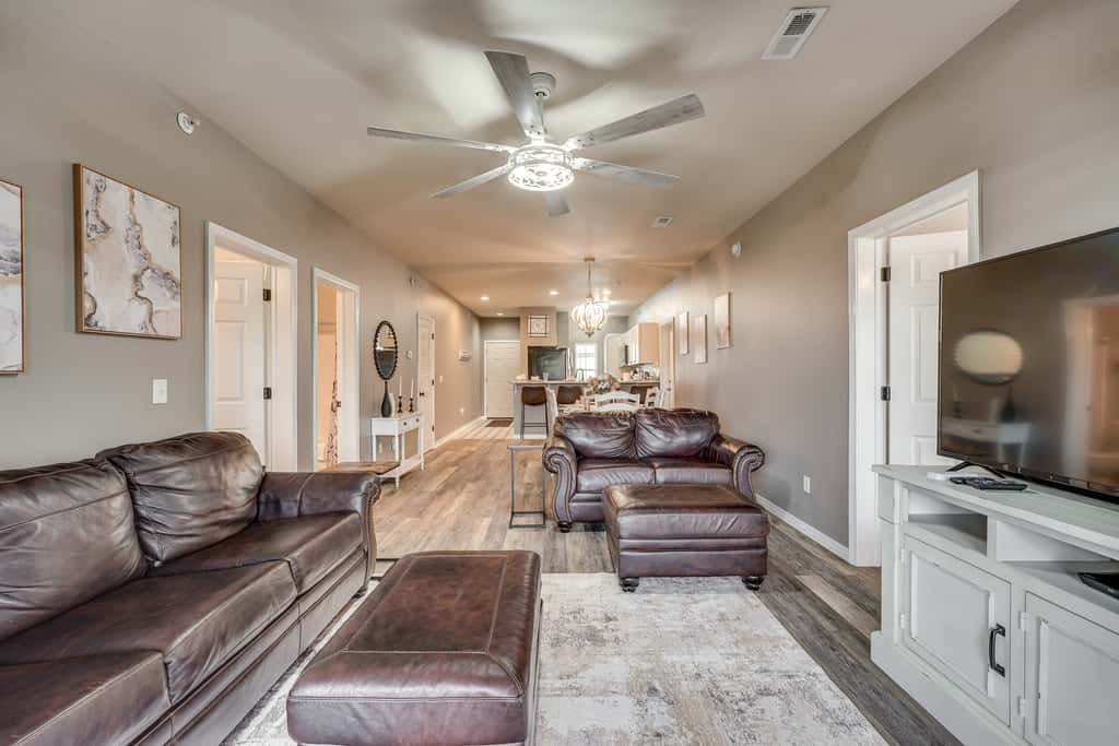 Relax Poolside! Golfer’s Oasis in Branson West
