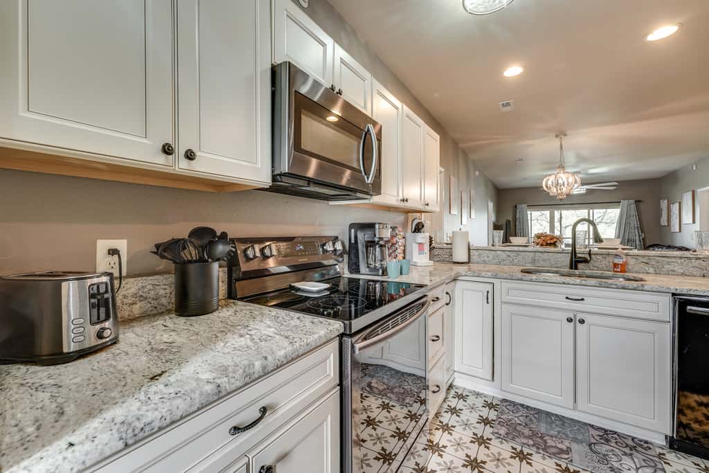 Relax Poolside! Golfer’s Oasis in Branson West