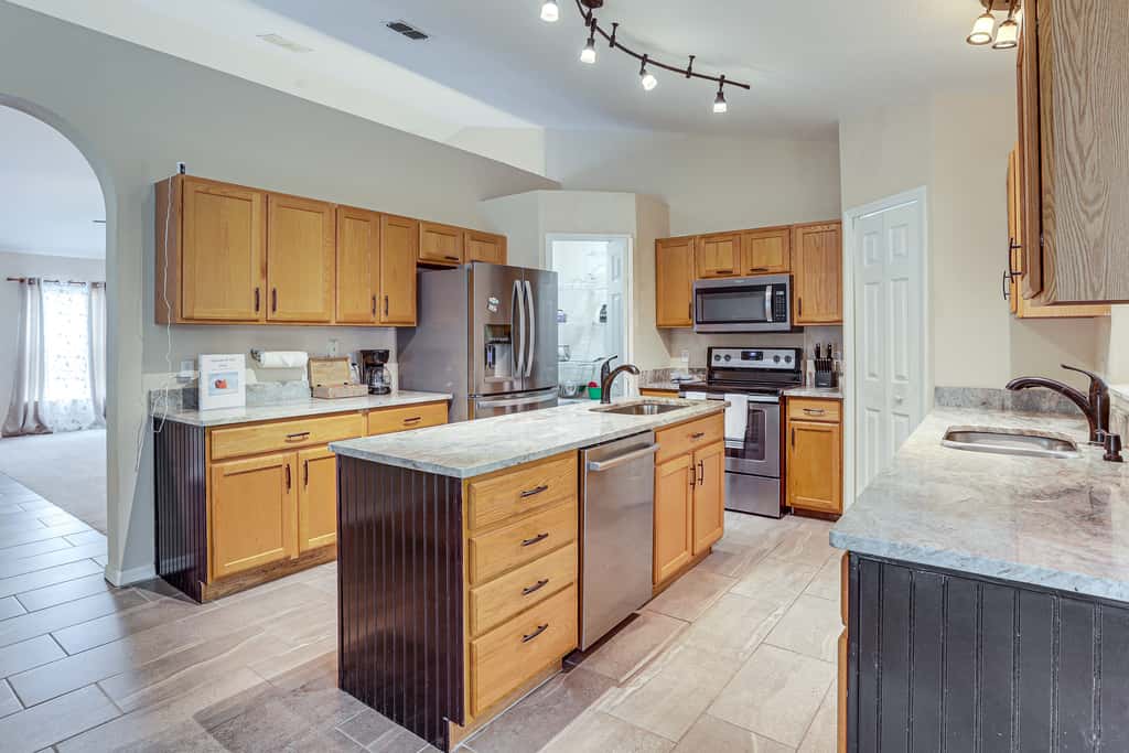 Spacious 4BR Home in Deltona w/ Screened Porch!