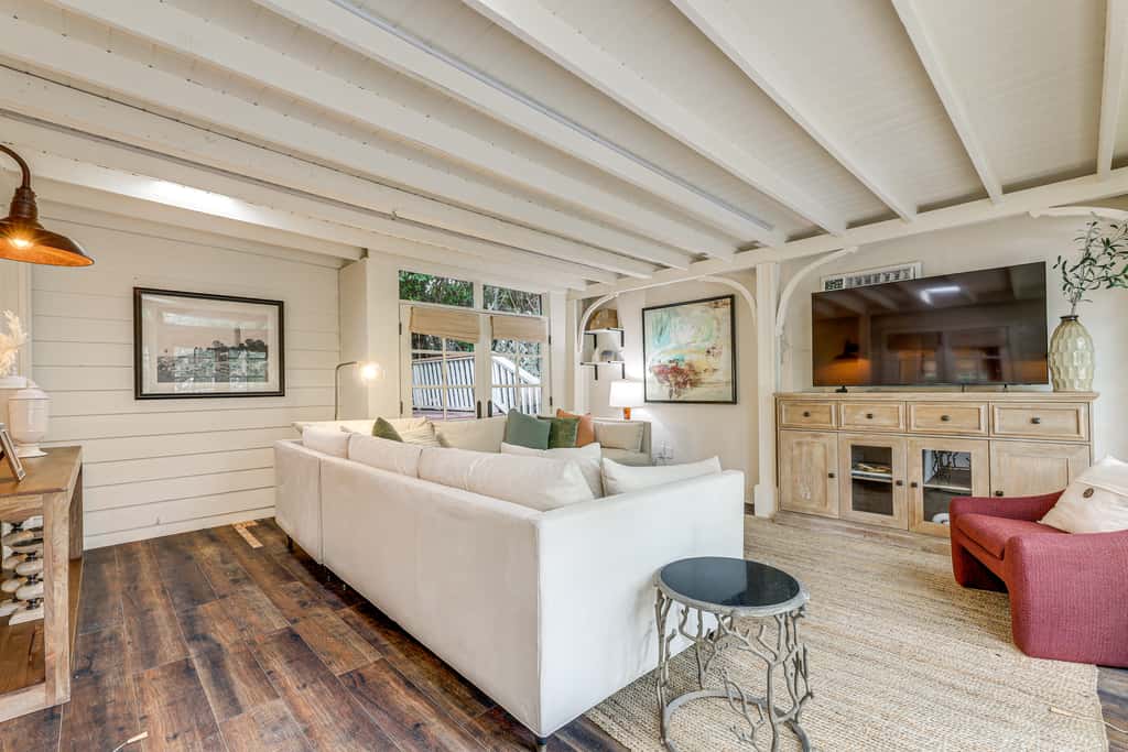 Pool & Speakeasy: Hollywood Hills Hideaway