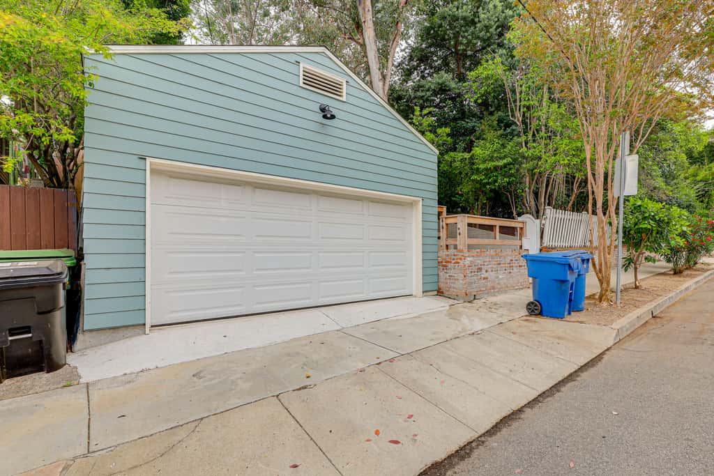 Pool & Speakeasy: Hollywood Hills Hideaway