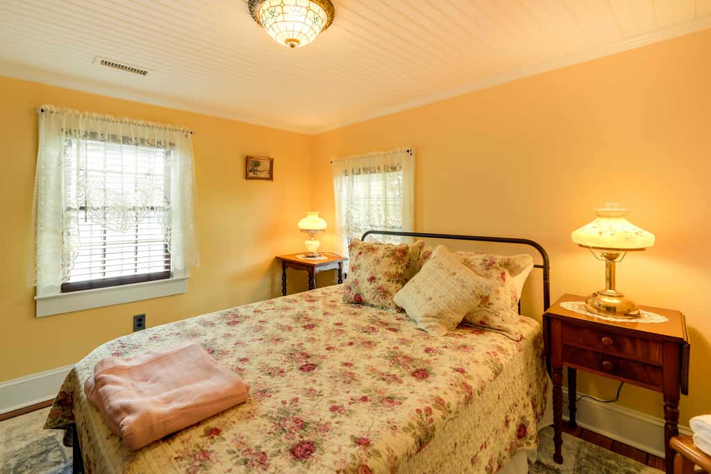 Twin Victorian Apts in Downtown New Bern