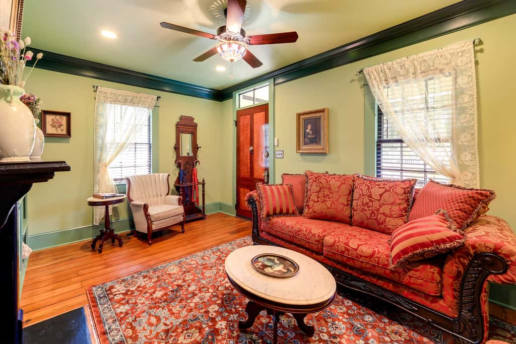 Twin Victorian Apts in Downtown New Bern